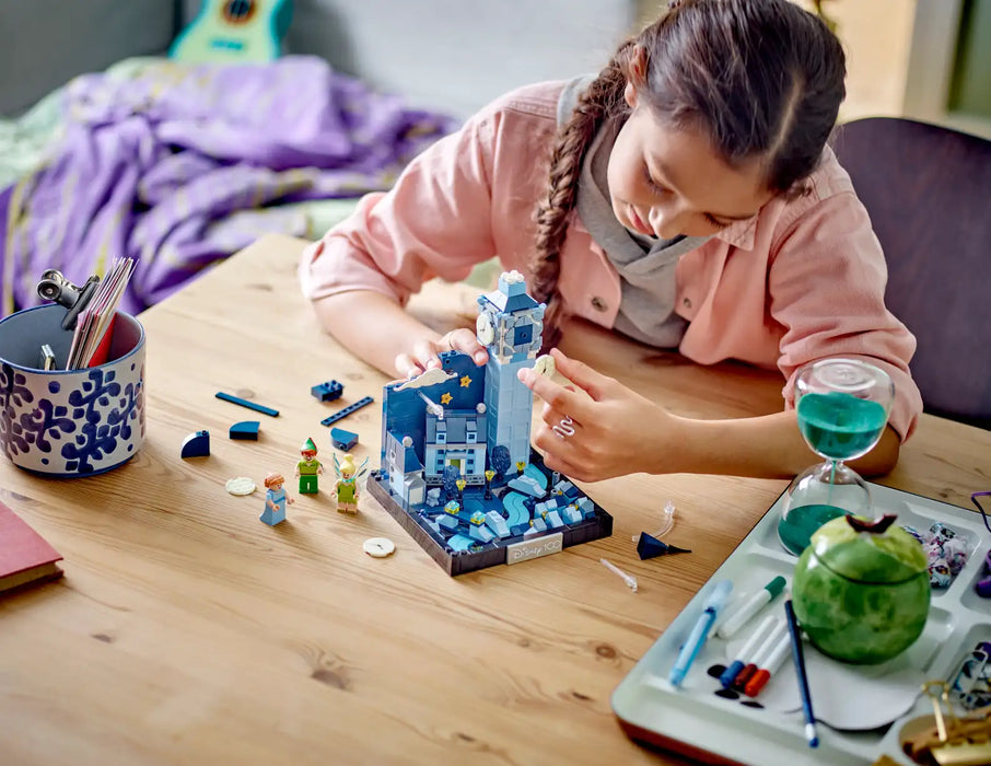 LEGO® ǀ Disney Peter Pan & Wendy’s Flight over London 43232