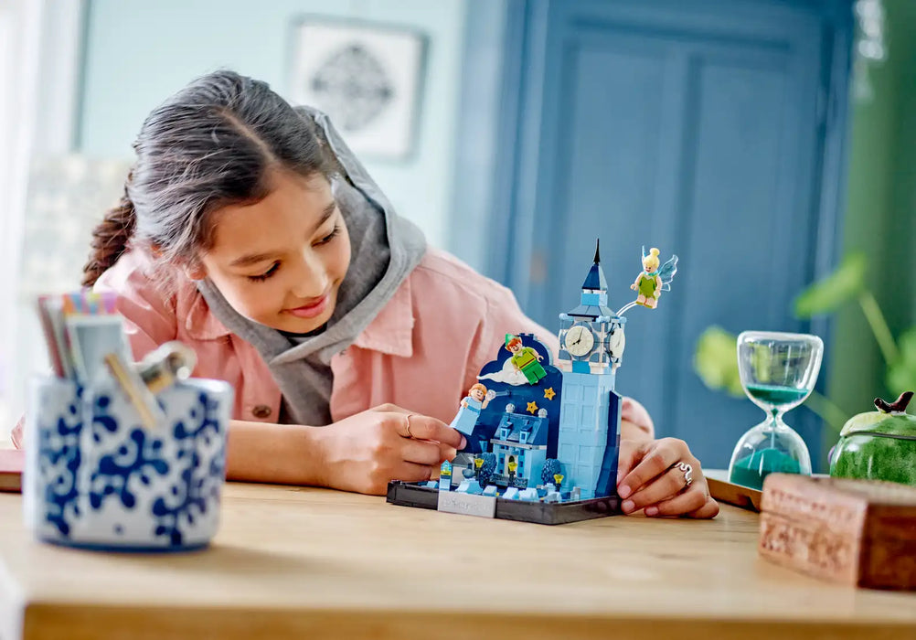 LEGO® ǀ Disney Peter Pan & Wendy’s Flight over London 43232