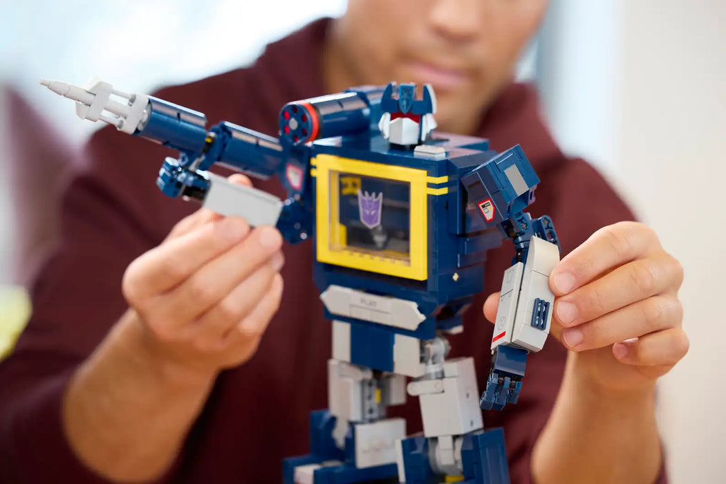 LEGO® Icons Transformers: Soundwave 10358