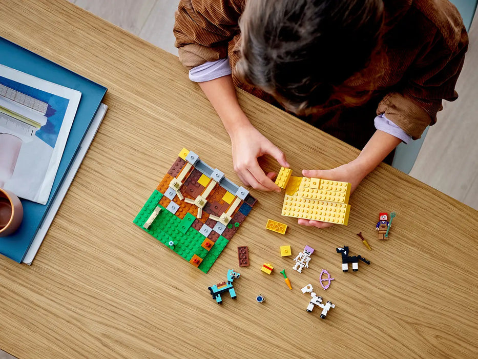 LEGO® Minecraft™ The Horse Stable 21171