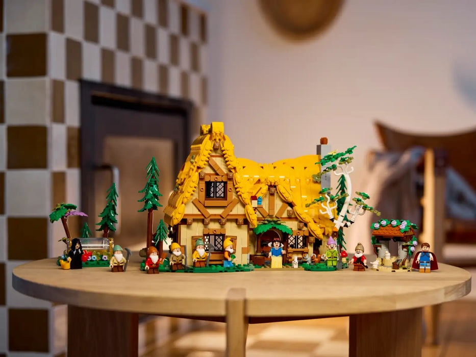 LEGO® ǀ Disney Snow White and the Seven Dwarfs’ Cottage 43242