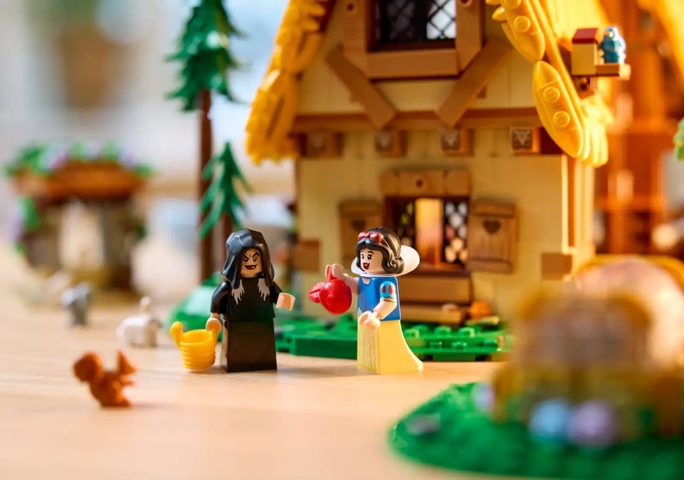 LEGO® ǀ Disney Snow White and the Seven Dwarfs’ Cottage 43242