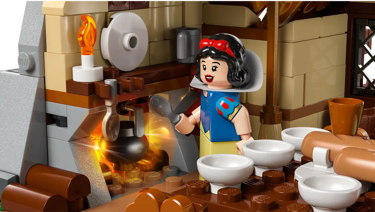LEGO® ǀ Disney Snow White and the Seven Dwarfs’ Cottage 43242