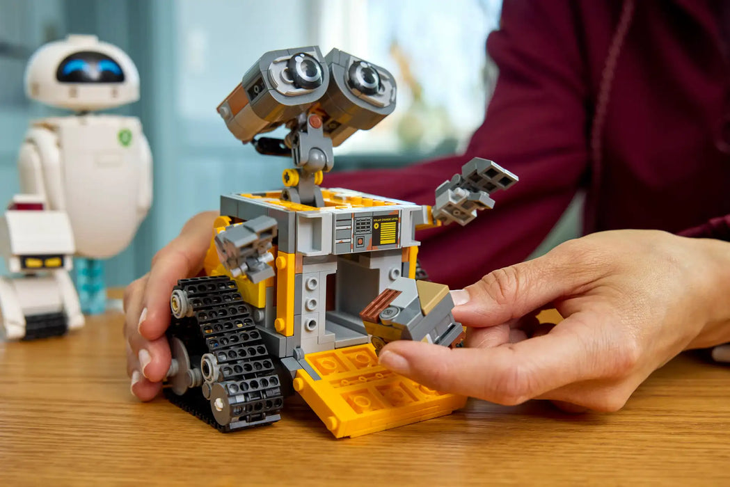 LEGO® Disney and Pixar WALL-E and EVE 43279