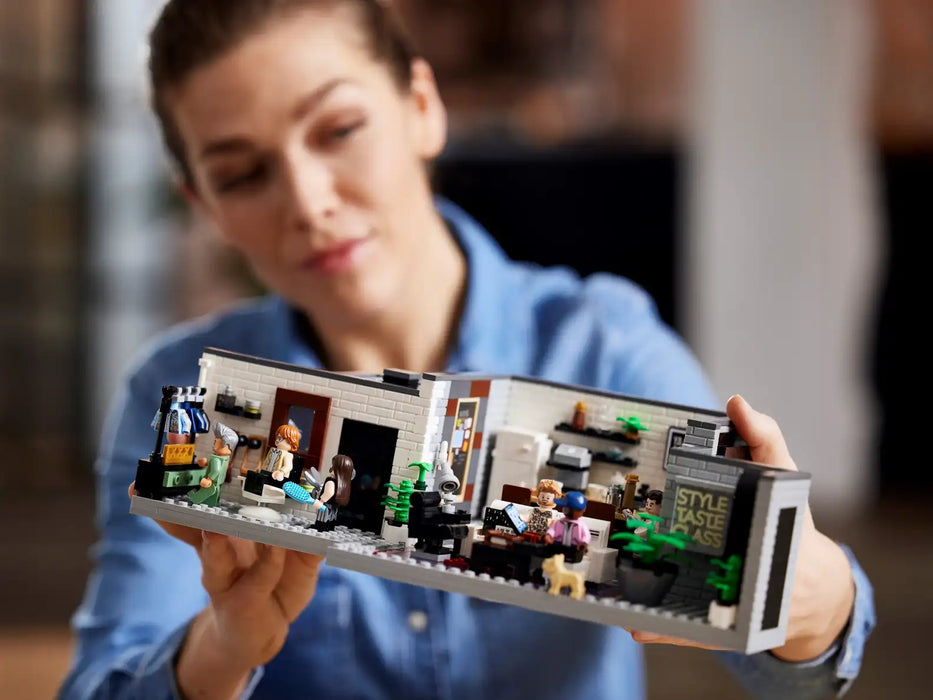 LEGO® Queer Eye – The Fab 5 Loft 10291 (Retired)