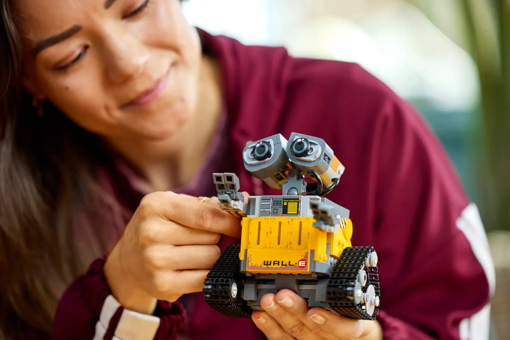 LEGO® Disney and Pixar WALL-E and EVE 43279