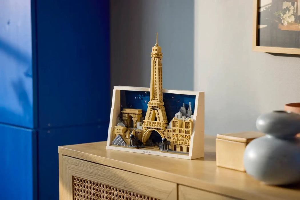 LEGO® Architecture Paris – City of Love 21064