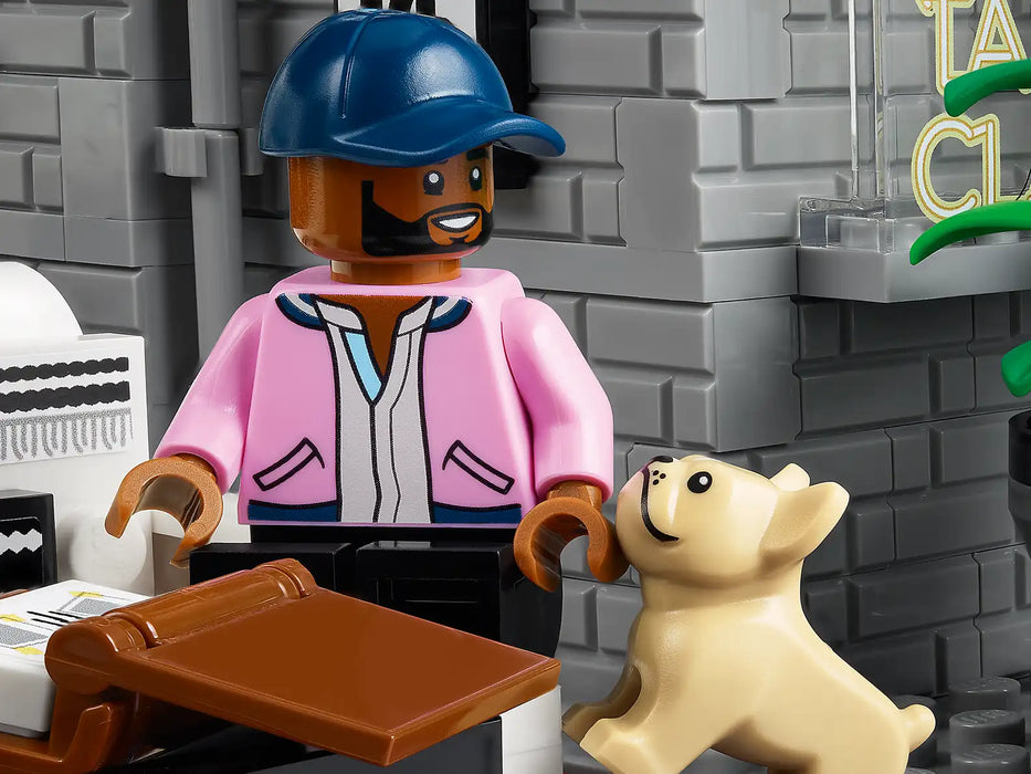 LEGO® Queer Eye – The Fab 5 Loft 10291 (Retired)