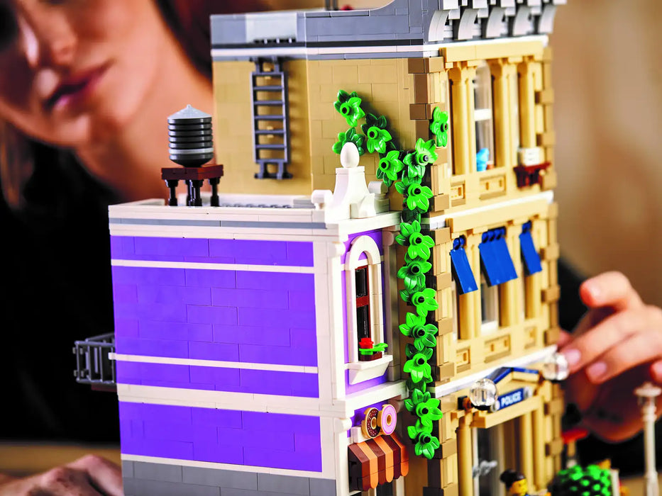LEGO® Icons Police Station 10278