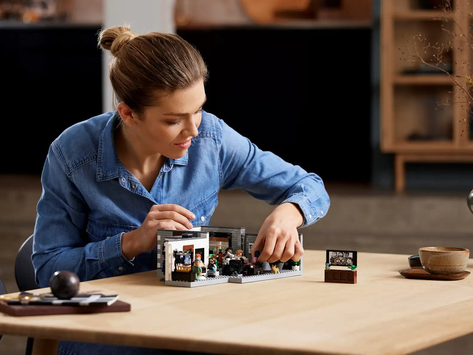 LEGO® Queer Eye – The Fab 5 Loft 10291 (Retired)