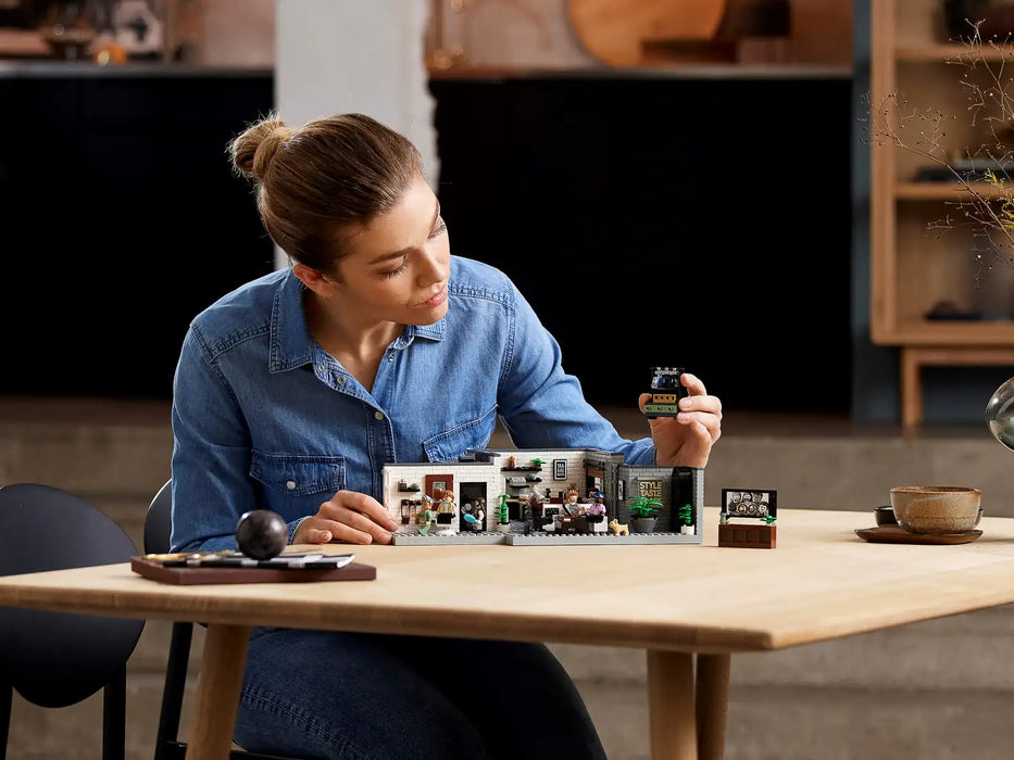 LEGO® Queer Eye – The Fab 5 Loft 10291 (Retired)